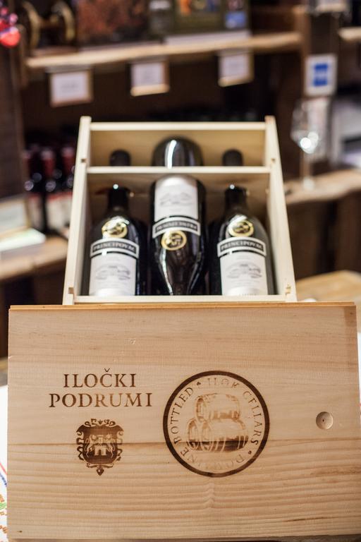 Hotel Stari Podrum Илок Экстерьер фото