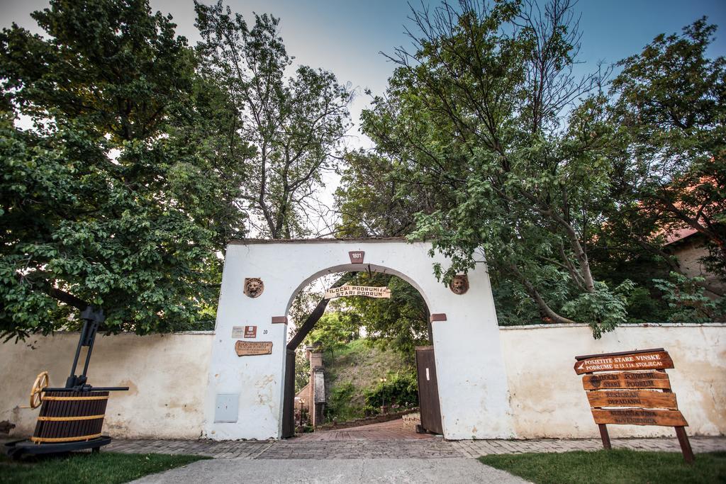 Hotel Stari Podrum Илок Экстерьер фото