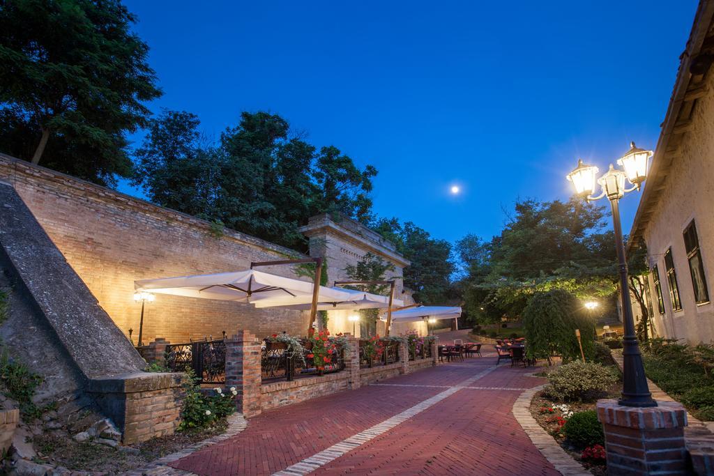 Hotel Stari Podrum Илок Экстерьер фото
