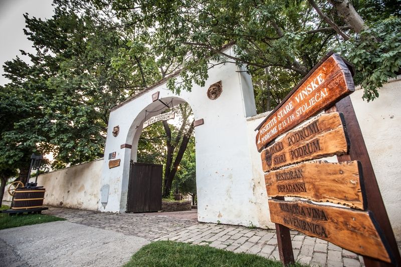 Hotel Stari Podrum Илок Экстерьер фото