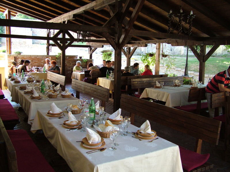 Hotel Stari Podrum Илок Экстерьер фото